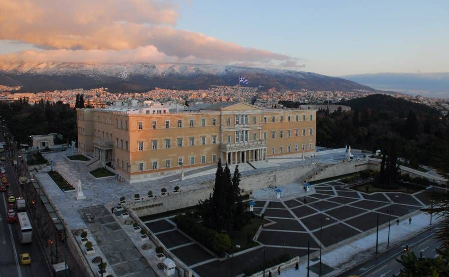 Με 151 «ναι» ψηφίστηκε το νομοσχέδιο των απολύσεων