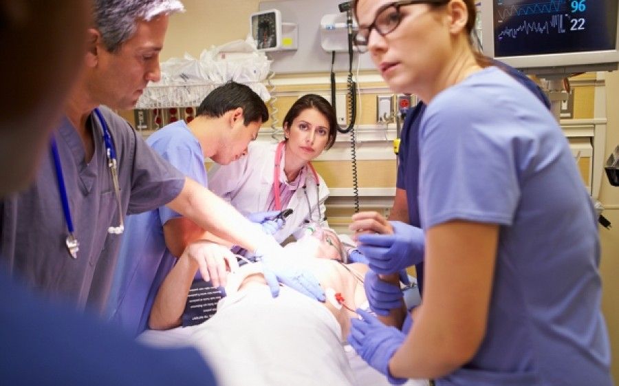 Στη Βουλή η καθυστέρηση της εξόφλησης των εφημεριών στους γιατρούς