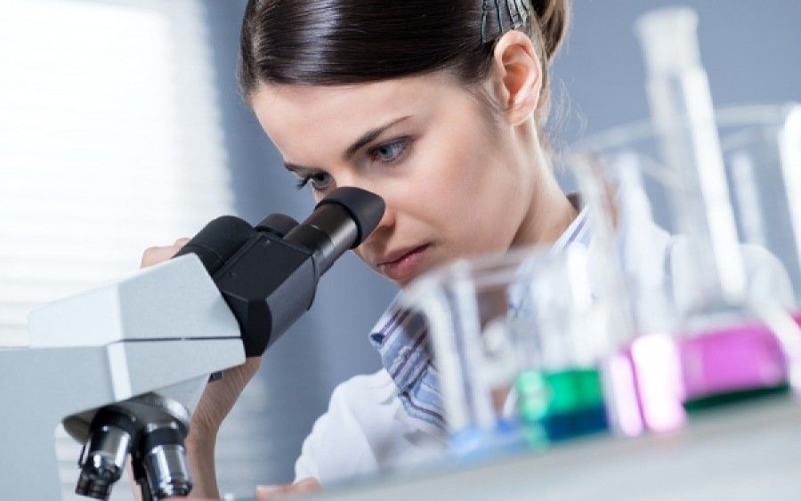 Η ΑΧΑ στηρίζει 23 ερευνητές για την καταπολέμηση του καρκίνου