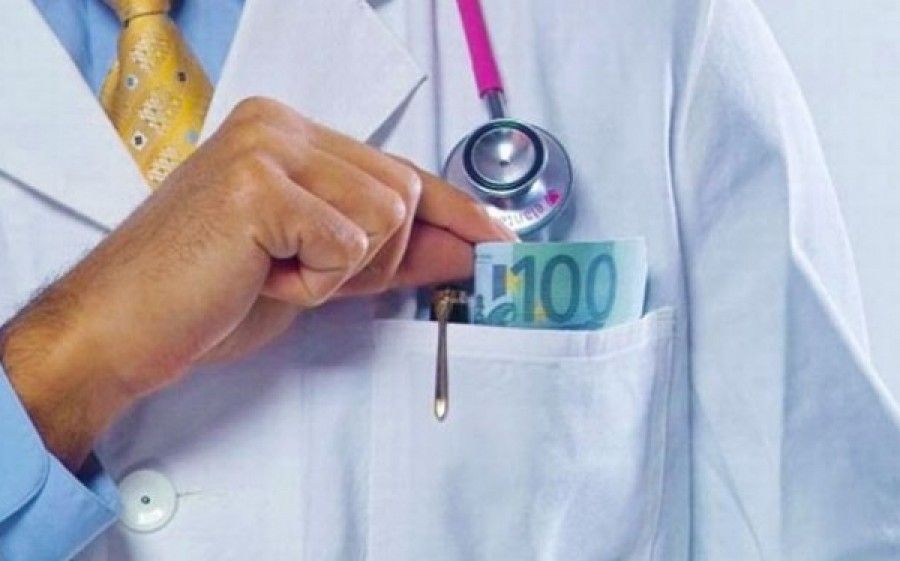 ΠΙΣ: Καταδικάζει τα φαινόμενα διαφθοράς και ζητά την έξοδο των γιατρών από το δημόσιο σύστημα υγείας
