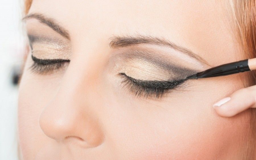 Προσοχή: Πώς κινδυνεύετε με μόλυνση από το eyeliner