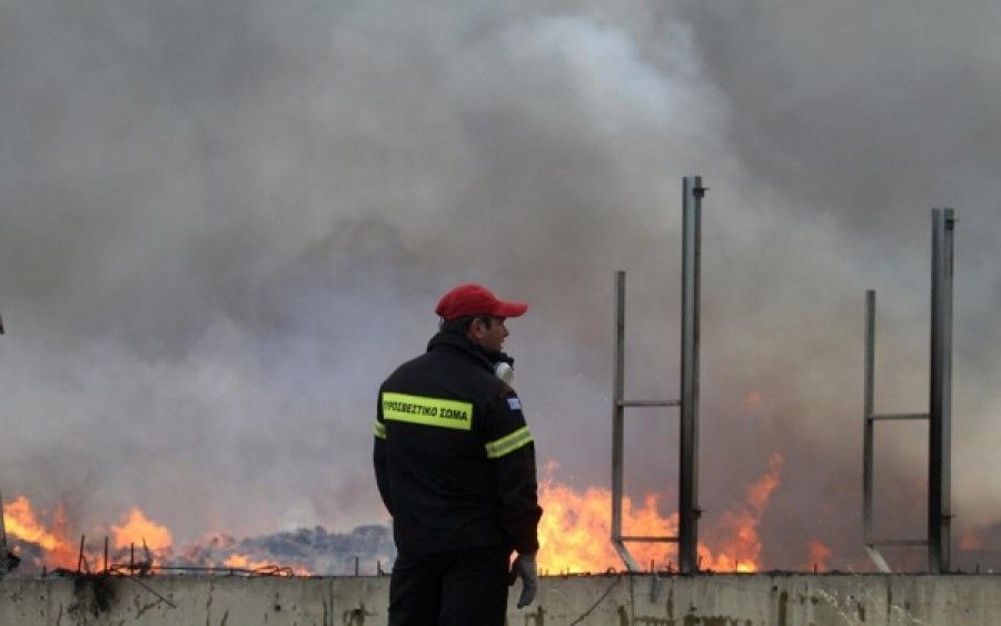 Συστάσεις του υπουργείου Υγείας για το τοξικό νέφος από το εργοστάσιο του Ασπροπύργου