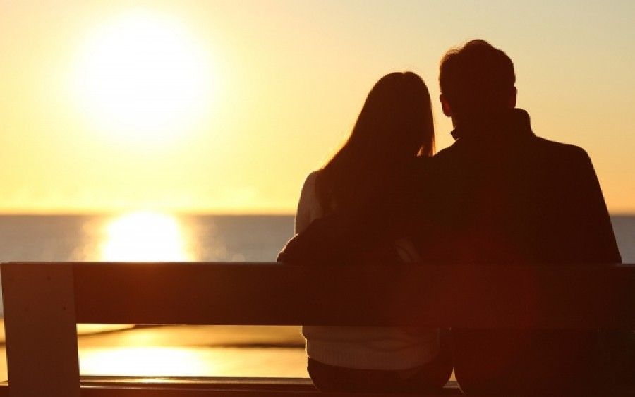 Έρωτας με την πρώτη ματιά ή έρωτας που φουντώνει σταδιακά; Τι λένε οι επιστήμονες