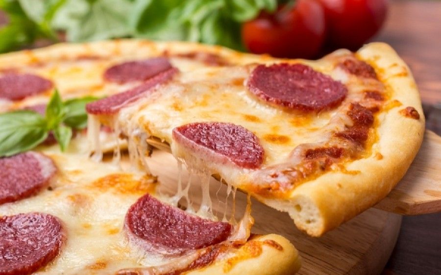 Πόσες θερμίδες έχει ένα κομμάτι πίτσα πεπερόνι