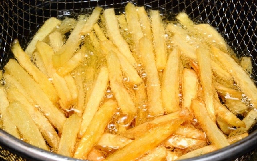 Επικίνδυνο τελικά το τηγάνισμα σε φυτικά έλαια; Νέα έρευνα κρούει τον κώδωνα του κινδύνου