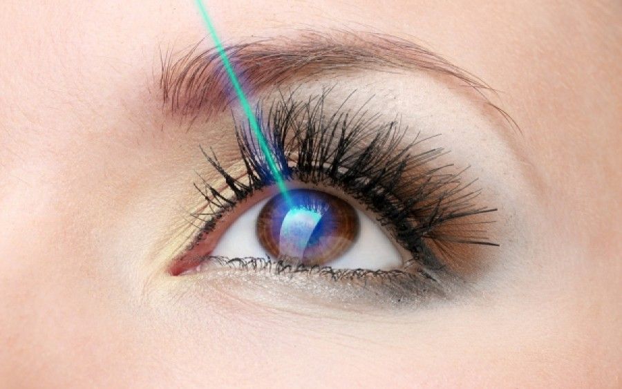 Laser στα μάτια: Πότε πρέπει να γίνεται, ποιοι δεν μπορούν να κάνουν