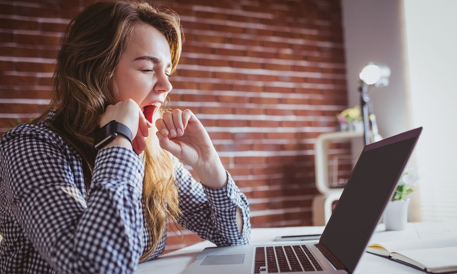 Νύστα μετά το μεσημεριανό φαγητό; Ποιος είναι ο «ένοχος» συνδυασμός τροφών
