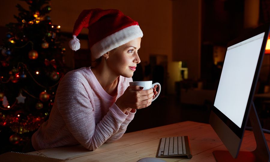 Γιατί πρέπει να αποφεύγετε τα social media την περίοδο των γιορτών