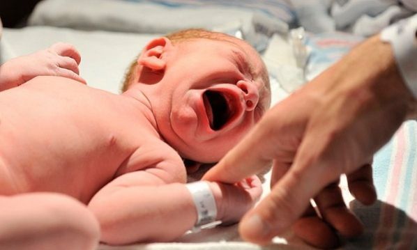 Κλαίνε όλα τα μωρά αμέσως μόλις γεννιούνται;