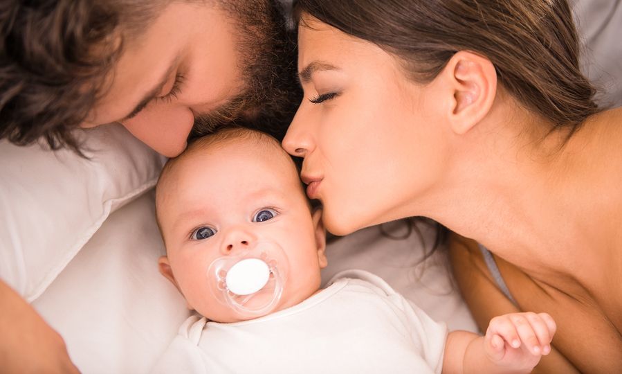 Κοιμίζετε το μωρό στο κρεβάτι σας; Δείτε από τι κινδυνεύει