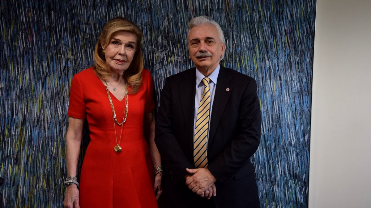 Η Μ. Βαρδινογιάννη βραβεύει τον πρόεδρο του ΕΕΣ - Στοχευμένη συνεργασία ΕΕΣ & Ελπίδας