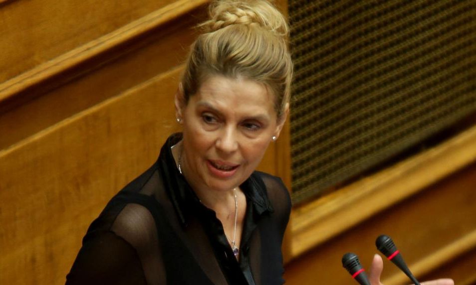 Η απάντηση της Κατερίνας Παπακώστα για την απομάκρυνσή της, μέσω FB