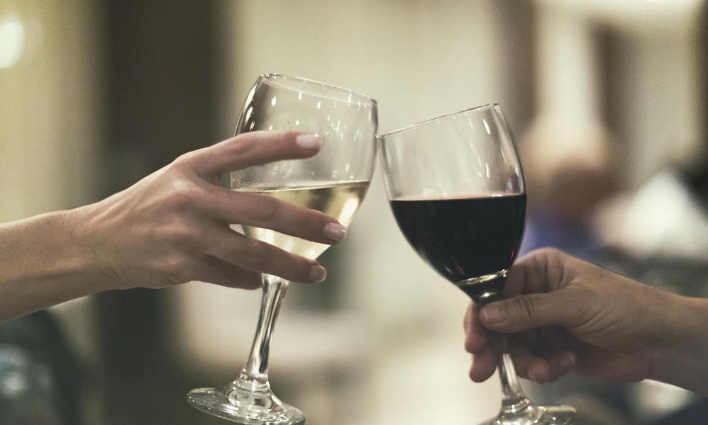 Αλκοόλ: 4 τρόποι κατανάλωσης για να μην πάρεις βάρος