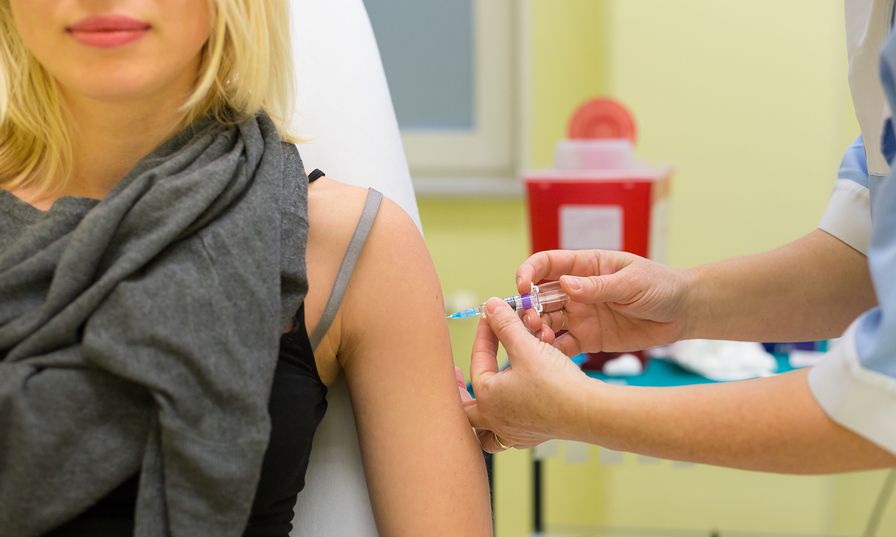 Στο μέλλον τα εμβόλια θα είναι στοχευμένα όσο κι αν κοστίζουν - Τι αναφέρει ερευνητής της GSK