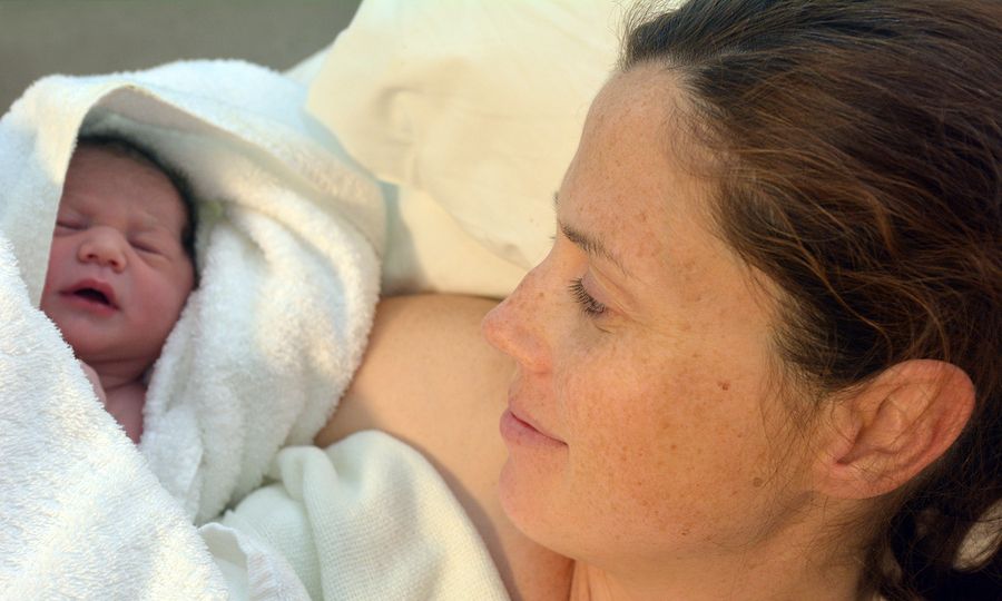 Πρωτόκολλο συνεργασίας 3 νοσοκομείων για εξαρτημένες νέες μητέρες