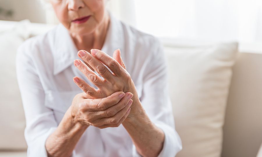 Αντίθετοι οι ρευματολόγοι στη μελισσοθεραπεία για την αντιμετώπιση της αρθρίτιδας