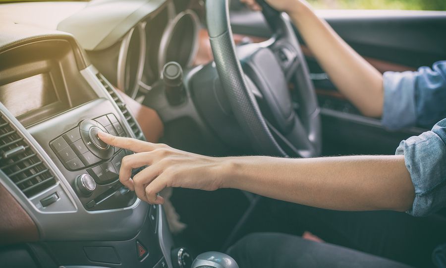 Το ραδιόφωνο η κύρια αιτία απόσπασης της προσοχής των οδηγών
