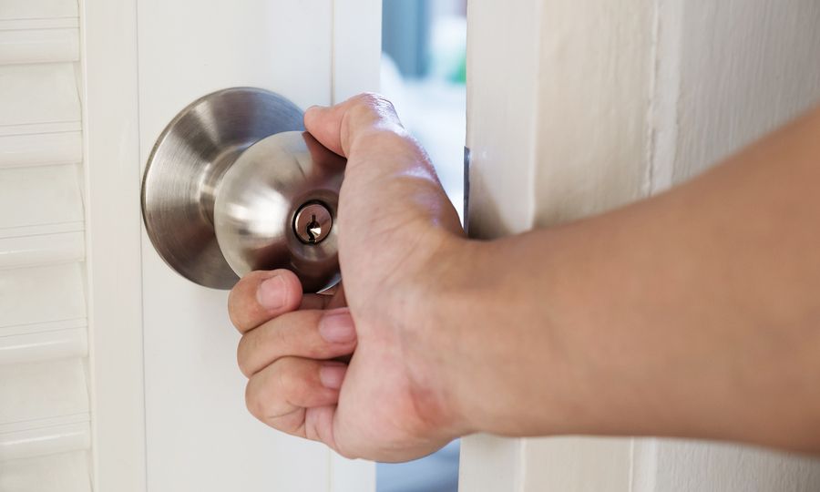 Γιατί δεν πρέπει να κοιμάστε με κλειστή την πόρτα της κρεβατοκάμαρας