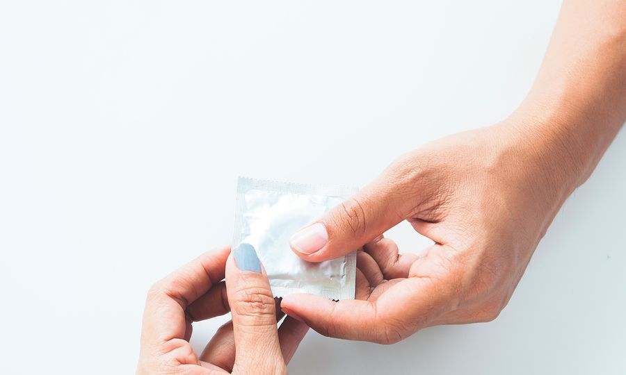 Νέοι και προφύλαξη από τον HIV: Ενημερωτικό βίντεο για τη σωστή χρήση του προφυλακτικού