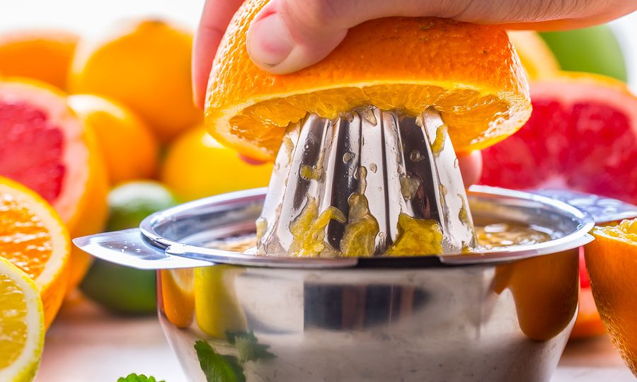 Γιατί δεν πρέπει να πίνετε χυμό με άδειο στομάχι