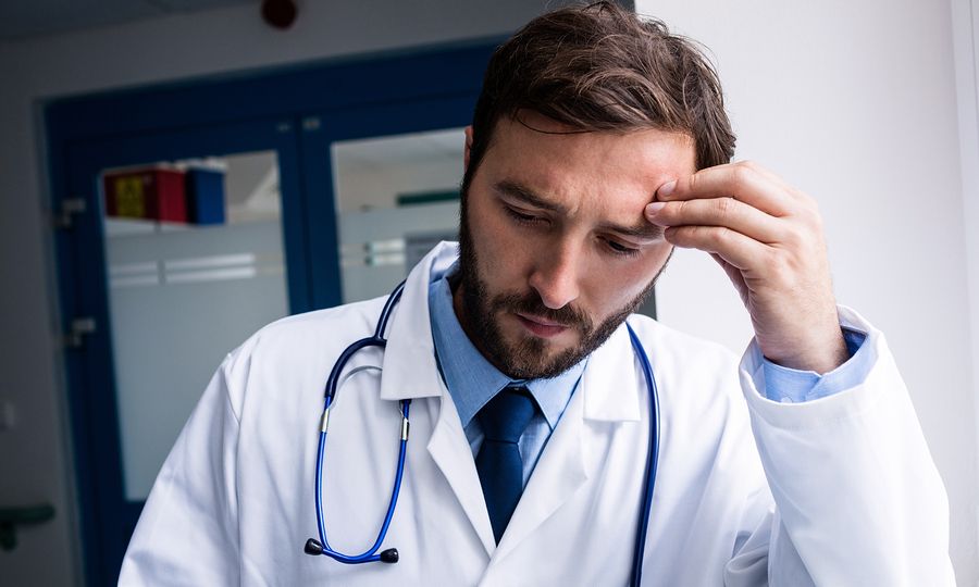 ΠΙΣ: Το clawback «στραγγαλίζει» τα μικρά ιατρεία και διαγνωστικά εργαστήρια