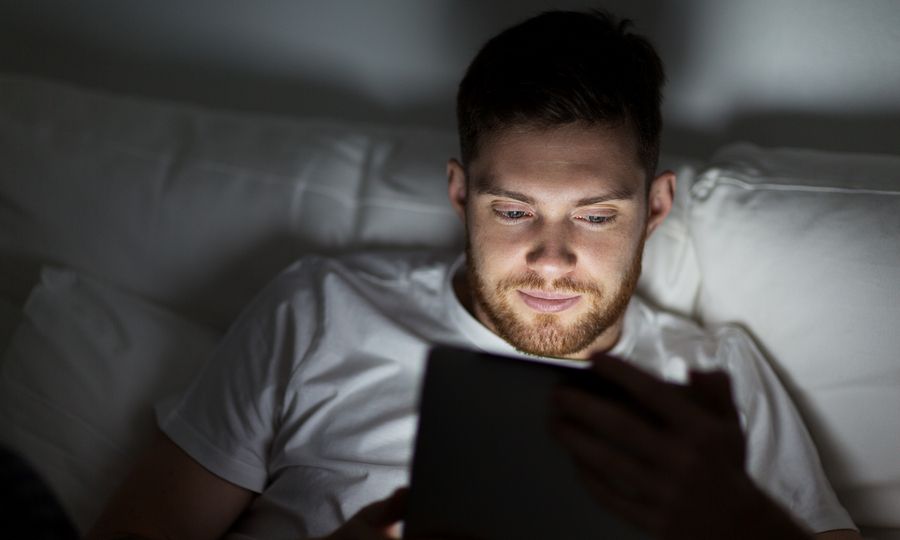 Χρήση tablet το βράδυ: Οι επιπτώσεις στον ύπνο