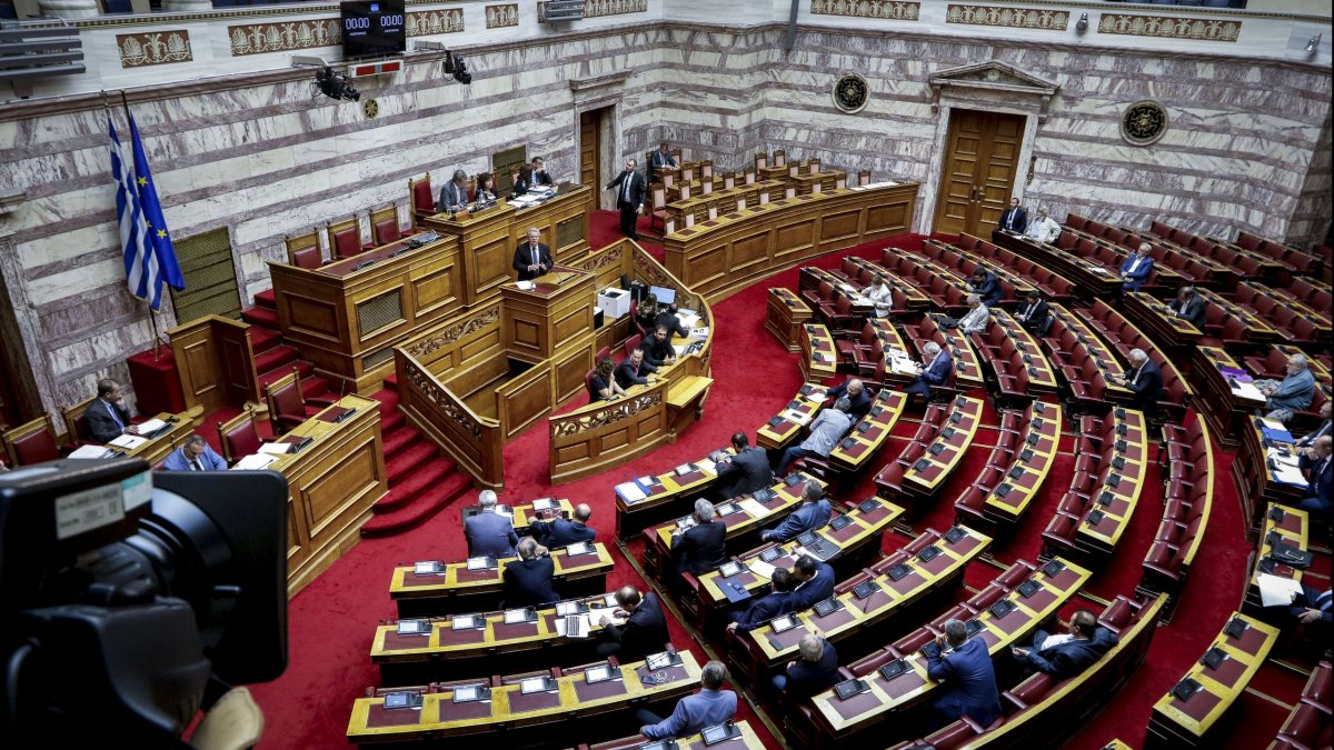 Στη Βουλή η τροπολογία για τα αναδρομικά