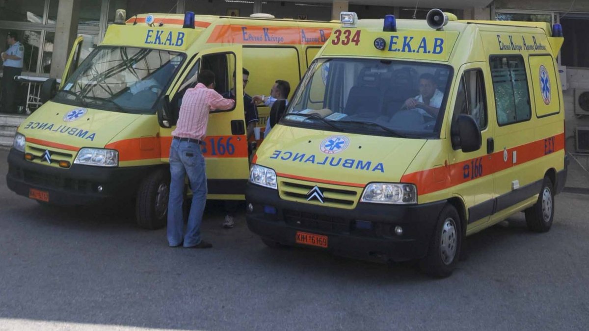 Έσπασαν ασθενοφόρο του ΕΚΑΒ και ο αντιπρόεδρος ζήτησε επιτόπου χρήματα για την επισκευή