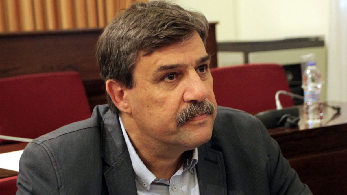 Ο υπουργός απέκτησε… διερμηνέα