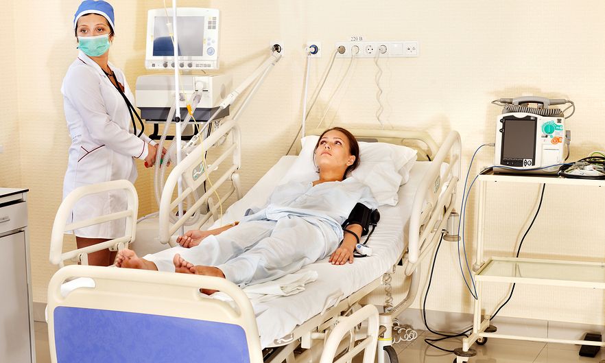 Απαγορεύονται οι πρόσθετες χρεώσεις από ιδιωτικές κλινικές προς ασφαλισμένους του ΕΟΠΥΥ