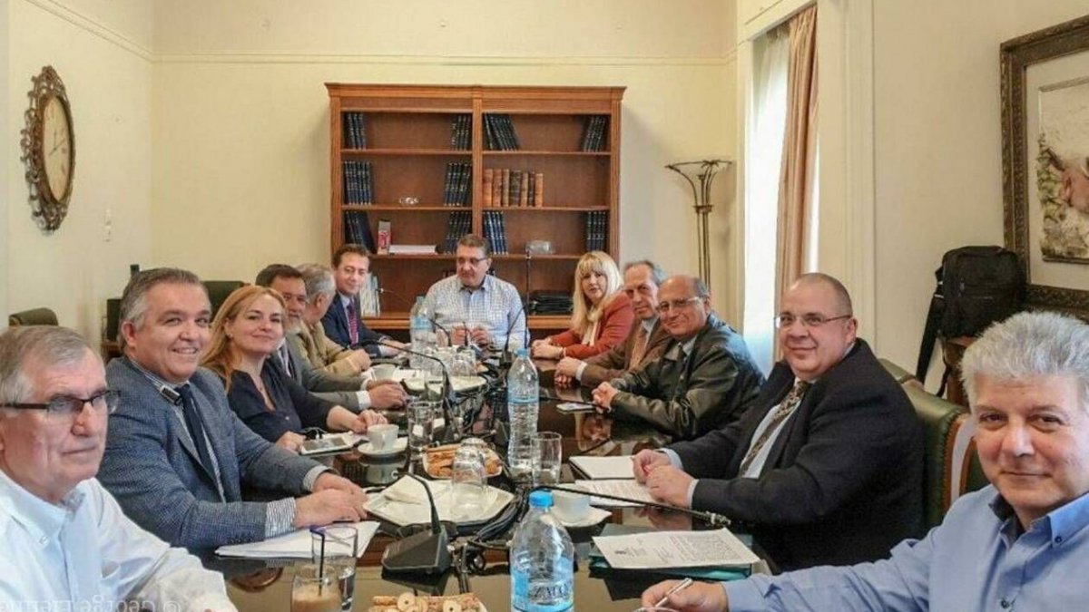 Συνάντηση γιατρών - ΕΟΠΥΥ για τις δωρεάν εξετάσεις και τον κίνδυνο «λουκέτου» σε μικρά εργαστήρια