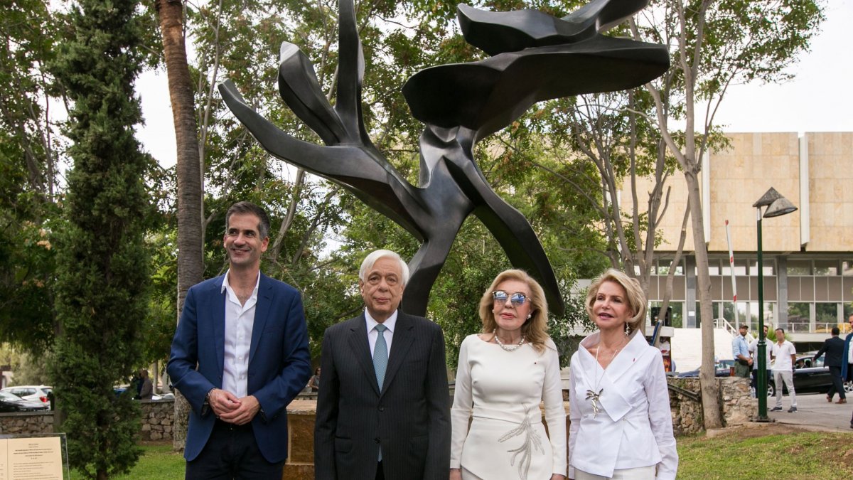 Το «Δέντρο της Ειρήνης» προσέφερε η «Ελπίδα» στην πόλη των Αθηνών