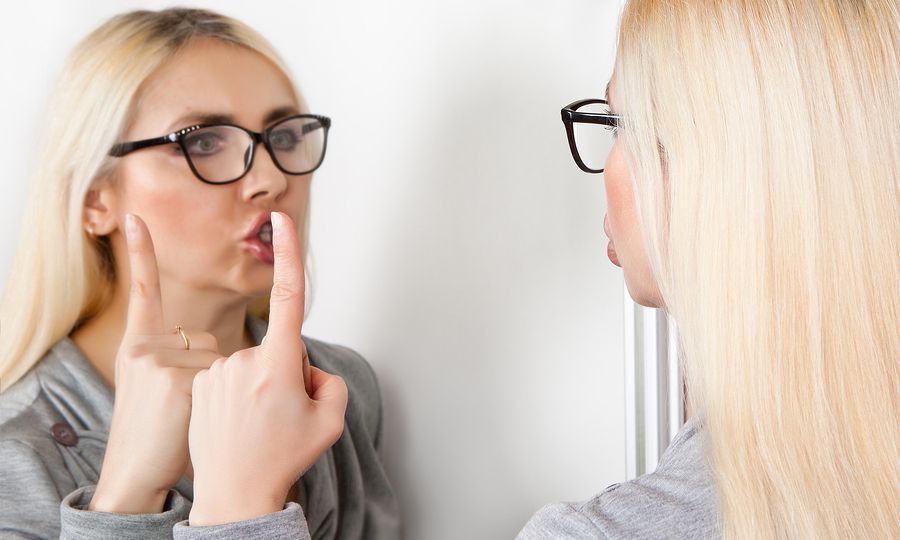 Καταπιέζετε τα συναισθήματά σας; Δείτε πόσο κινδυνεύετε από εγκεφαλικό!