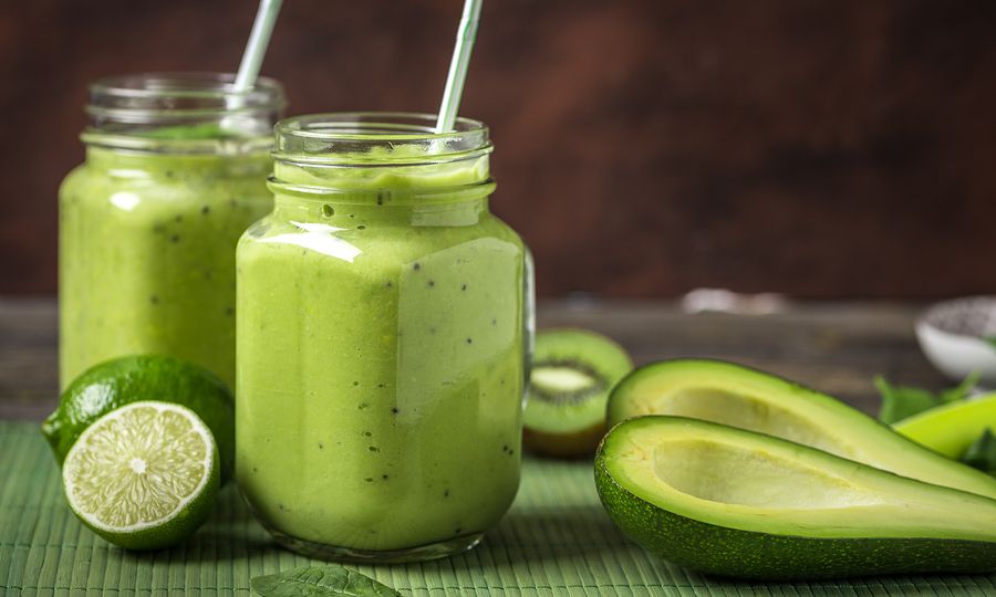 Smoothie με αβοκάντο και σπιρουλίνα για να «κάψετε» το λίπος της κοιλιάς (video)