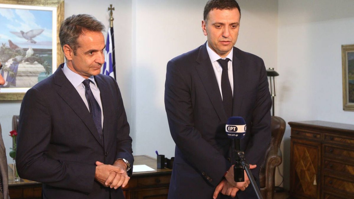 Κορονοϊός: Σύσκεψη Μητσοτάκη-Κικίλια για τη «θωράκιση» της χώρας