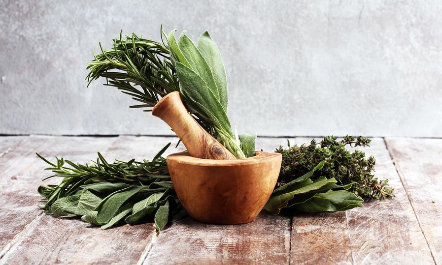 Βασιλικός & φασκόμηλο: Τα οφέλη τους για τα νεφρά (βίντεο)