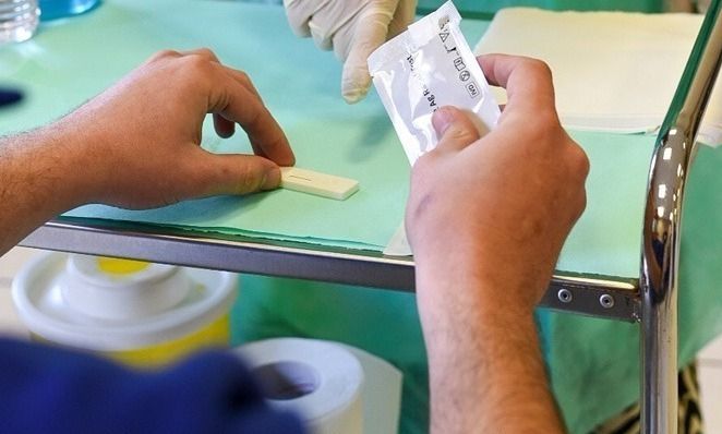Κορονοϊός: Δωρεάν self tests για όλους για όλους από 18 έως 30 ετών
