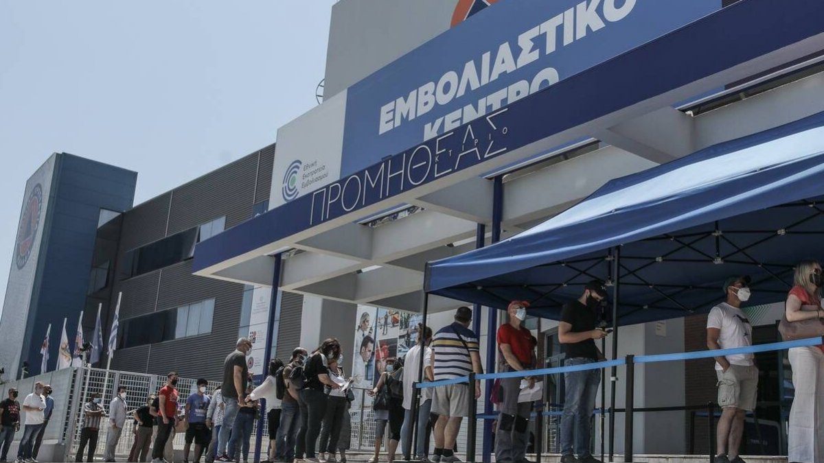 Υποχρεωτικός ο εμβολιασμός σε όλες τις δομές υγείας - Από σήμερα διαθέσιμη η εφαρμογή Covid Free GR