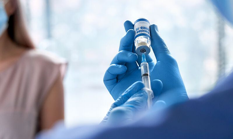 ΕΜΑ: Πολύ νωρίς για να πούμε αν χρειάζεται ενισχυτική δόση εμβολίου