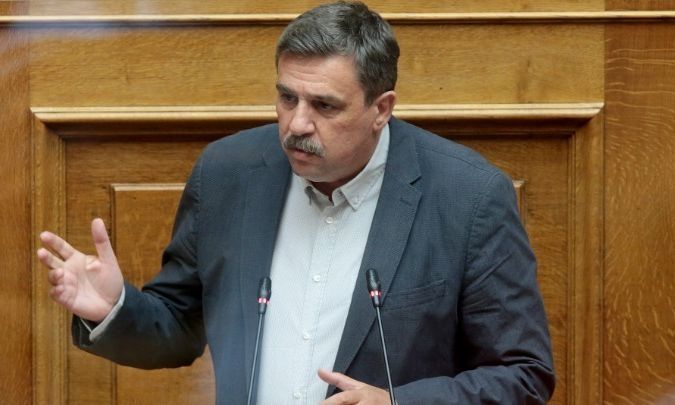 Την αναστολή του νόμου για το μη εμβολιασμένο προσωπικό του ΕΣΥ ζητά ο ΣΥΡΙΖΑ
