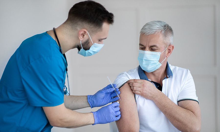 Κορονοϊός: Δυνατότητα για 75.000 εμβόλια την ημέρα σε 1.500 εμβολιαστικά κέντρα