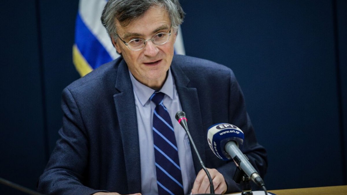 Τσιόδρας: Ασφαλή τα εμβόλια κατά του κορονοϊού - Έχουμε αποφύγει 8.413 θανάτους