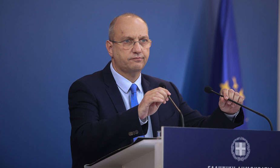 Γ. Οικονόμου: Ξεκινά την Τρίτη η επιστράτευση ιδιωτών γιατρών