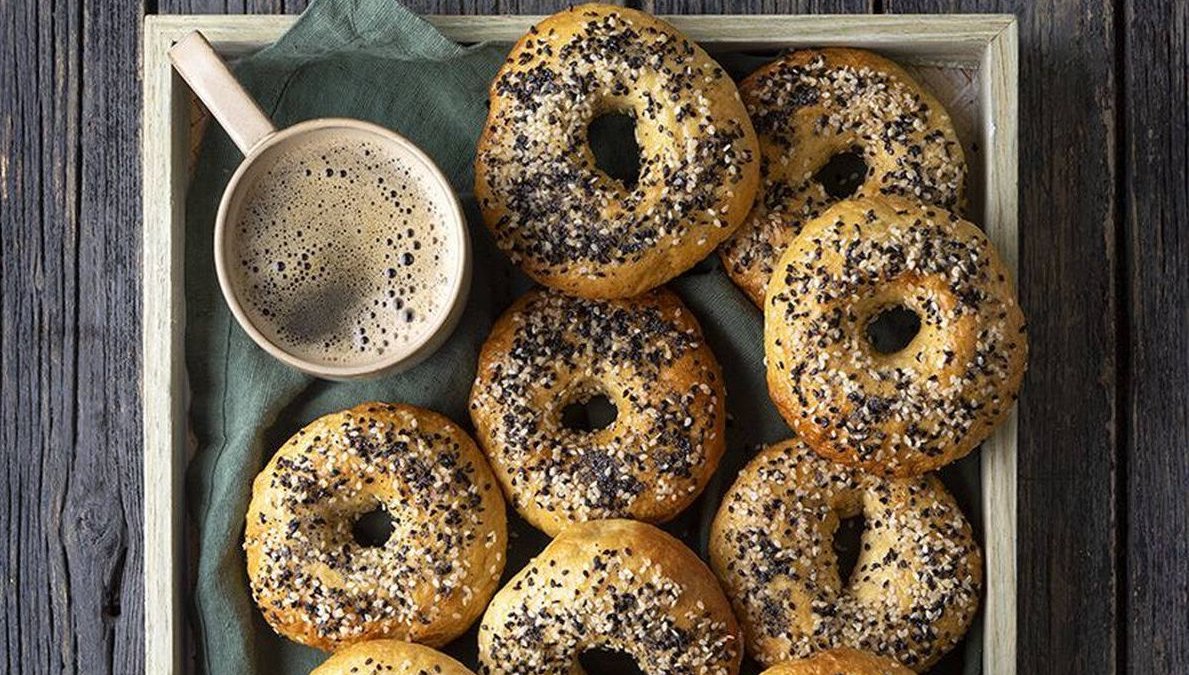 Άκης Πετρετζίκης: Σπιτικά bagels