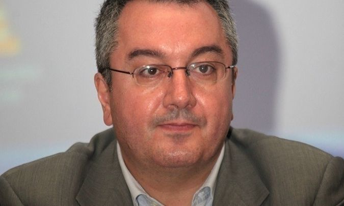 Η. Μόσιαλος: Η παραλλαγή Όμικρον φαίνεται να προκαλεί ήπια ασθένεια