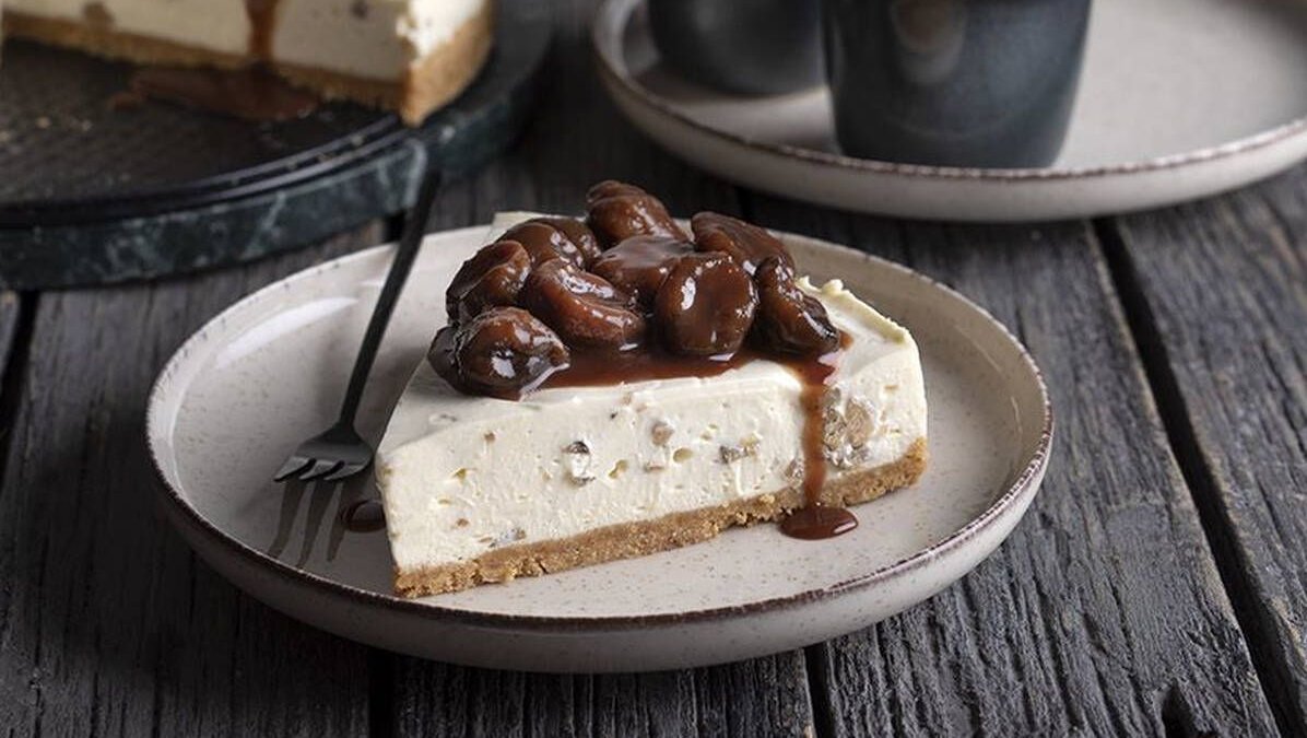 Άκης Πετρετζίκης: Χριστουγεννιάτικο cheesecake με κάστανο