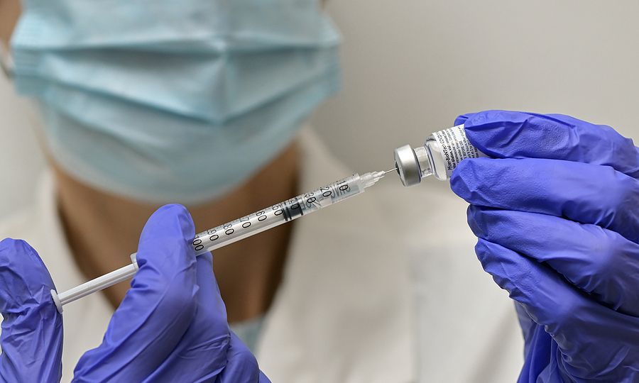 ΕΜΑ: Αμφιβολίες για την ανάγκη χορήγησης μιας τέταρτης δόσης εμβολίου στον γενικό πληθυσμό