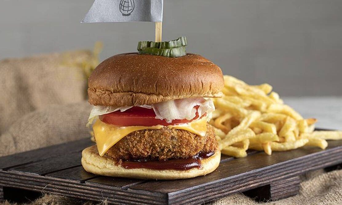 Άκης Πετρετζίκης: Ασιατικό burger μανιταριών