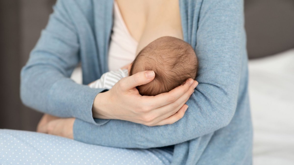 Γιατί τα μωρά πρέπει να θηλάζουν για τουλάχιστον έξι μήνες