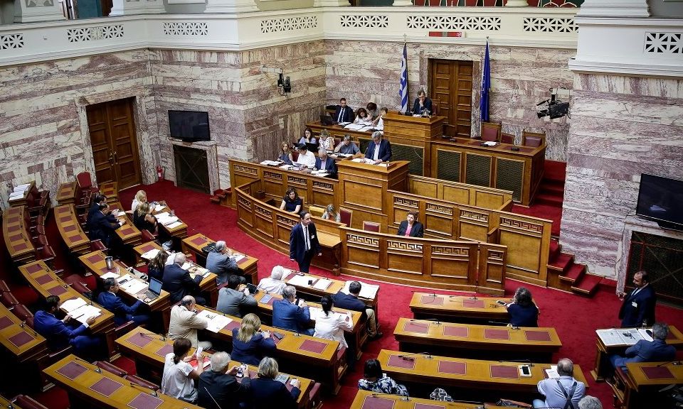 Βουλή: Ξεκίνησε η επεξεργασία του ν/σ για τις παρατάσεις μέτρων για την αντιμετώπιση της COVID-19